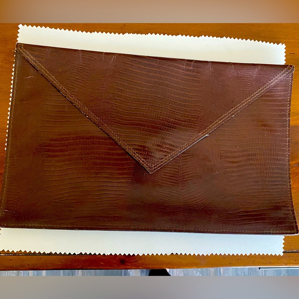 VINTAGE LEATHER ENVELOPE CLUTCH